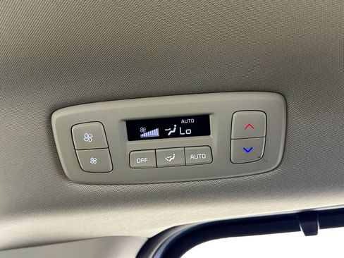 Used 2025 Kia Carnival SX Prestige FWD image 33