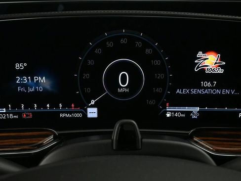 Used 2024 Cadillac Escalade Premium Luxury AWD/4WD image 10