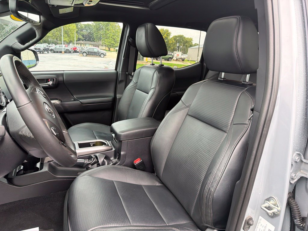 Used 2021 Toyota Tacoma Limited AWD/4WD image 13
