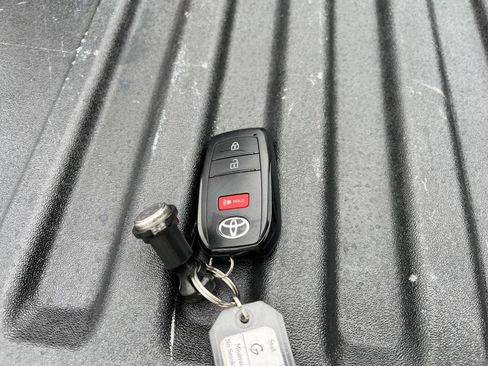 Used 2025 Toyota Tacoma TRD Off-Road image 21