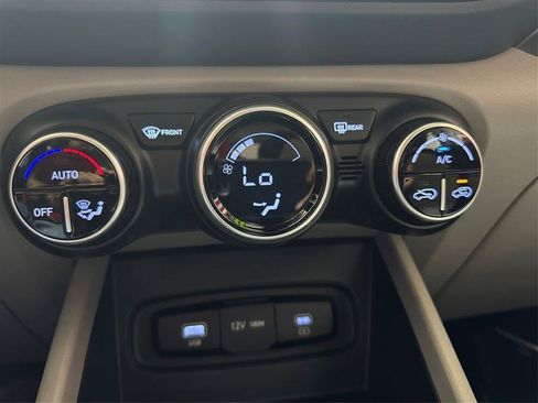 Used 2024 Hyundai Venue SEL FWD image 25
