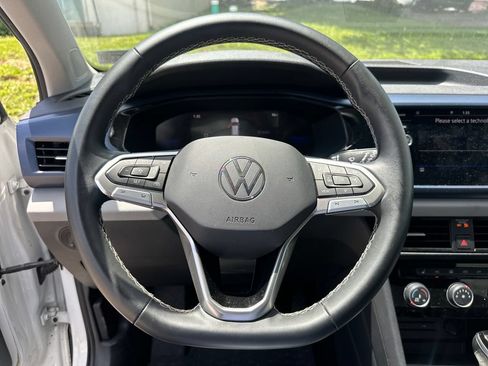 Used 2023 Volkswagen Taos SE w/ Panoramic Sunroof Package FWD image 15