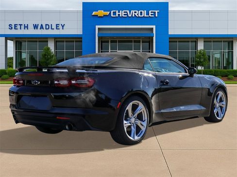 Used 2023 Chevrolet Camaro LT w/ Technology Package image 7