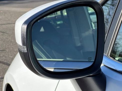 Used 2023 Chrysler Pacifica Touring-L image 52