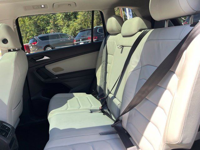 Used 2018 Volkswagen Tiguan SEL Premium FWD image 14