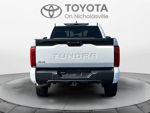 Used 2022 Toyota Tundra SR5 w/ SR5 Convenience Package AWD/4WD image 5
