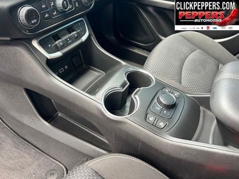 Used 2024 GMC Terrain SLE w/ Driver Convenience Package FWD image 12