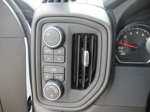 Used 2021 Chevrolet Silverado 1500 Custom Trail Boss w/ Safety Confidence Package AWD/4WD image 19