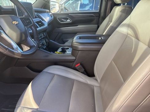 Used 2022 Chevrolet Suburban LT w/ Luxury Package image 5