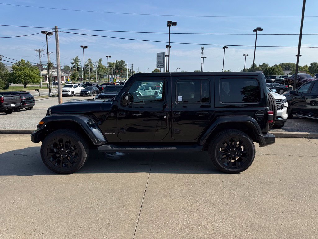 Used 2022 Jeep Wrangler Unlimited Sahara AWD/4WD image 9