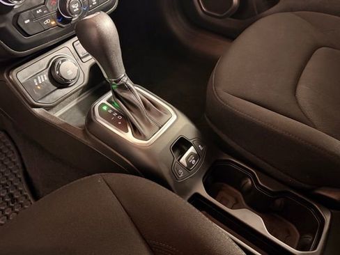 Certified 2023 Jeep Renegade Latitude image 22