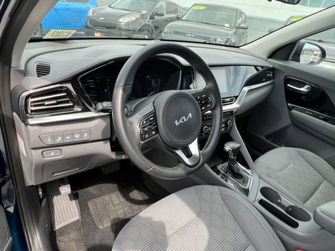 Certified 2022 Kia Niro LXS w/ Digital Cluster Package image 23