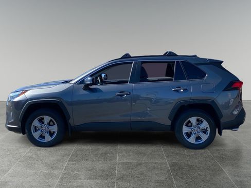 Used 2022 Toyota RAV4 XLE w/ Convenience Package FWD image 2