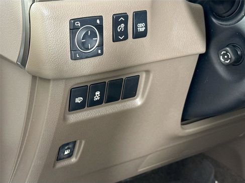 Used 2014 Lexus GX 460 w/ Premium Package AWD/4WD image 16