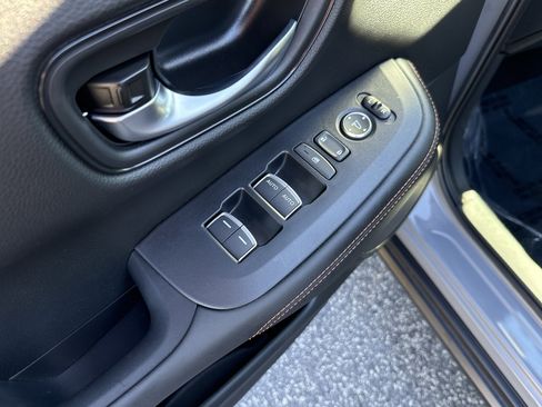 Used 2025 Honda HR-V Sport image 15