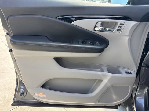 Used 2019 Honda Pilot Touring image 13