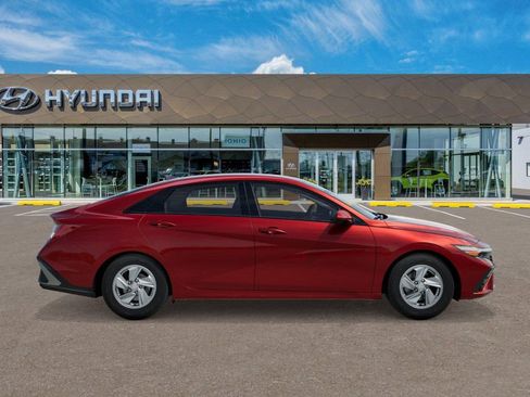New 2026 Hyundai Elantra SE FWD image 7