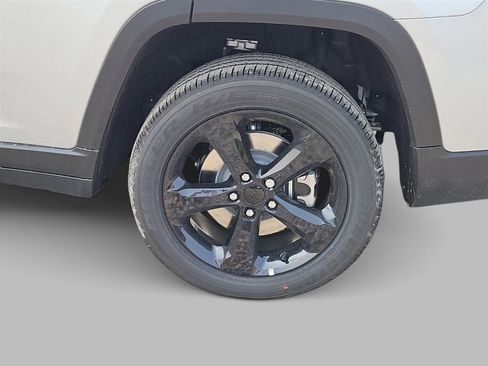 New 2025 Jeep Grand Cherokee L Altitude image 5