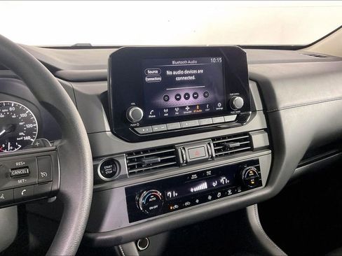 Certified 2025 Nissan Pathfinder S image 9