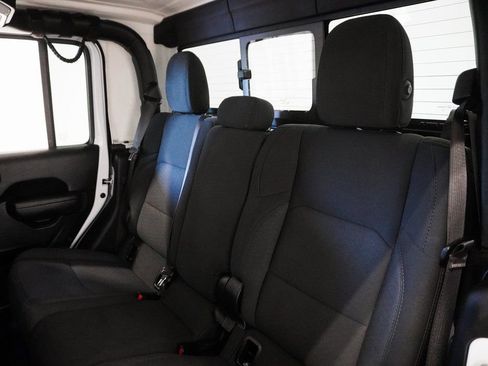 Certified 2022 Jeep Gladiator Willys image 15