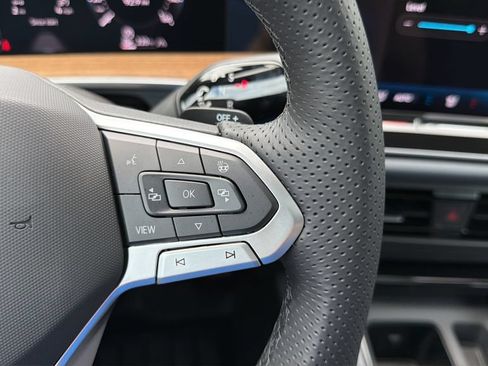 New 2026 Volkswagen Tiguan SEL R-Line AWD/4WD image 24