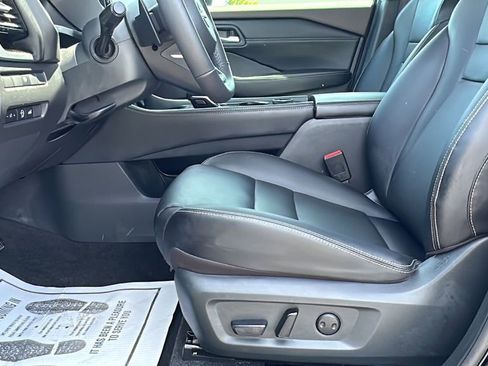 Used 2023 Nissan Rogue SL w/ SL Premium Package image 10