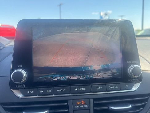 Used 2022 Nissan Altima 2.5 SL FWD image 12