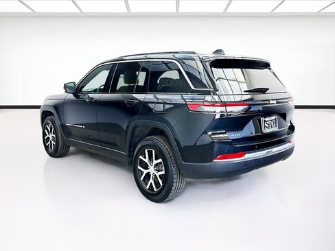 Used 2025 Jeep Grand Cherokee Limited image 6