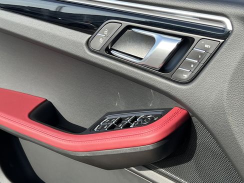 New 2026 Porsche Macan image 28