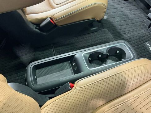 Used 2025 INFINITI QX80 Sensory image 27