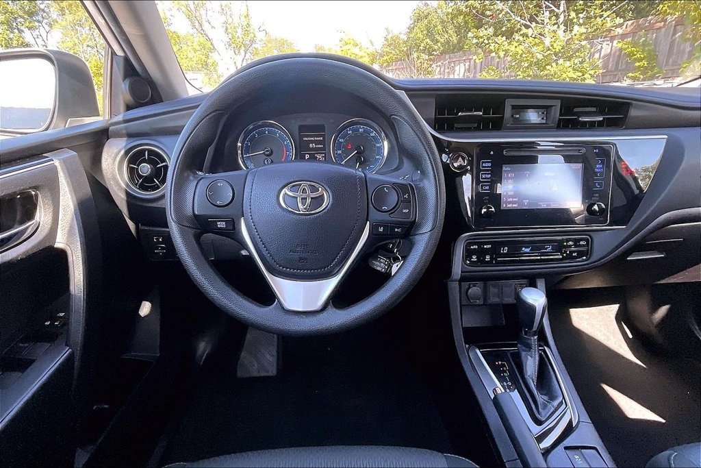 Used 2018 Toyota Corolla LE FWD image 5