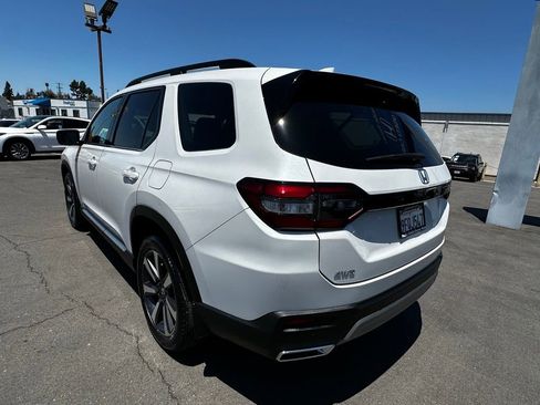 Used 2023 Honda Pilot Elite image 7