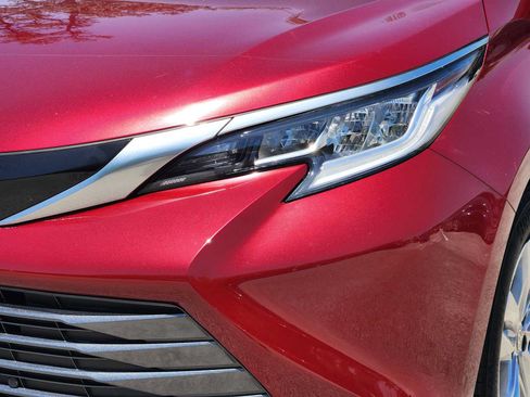 Used 2021 Toyota Sienna Limited FWD image 7
