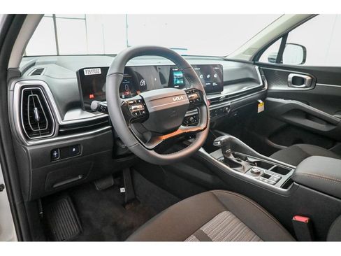 New 2026 Kia Sorento LX image 17
