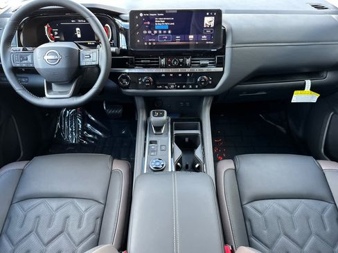 New 2026 Nissan Pathfinder Platinum image 3