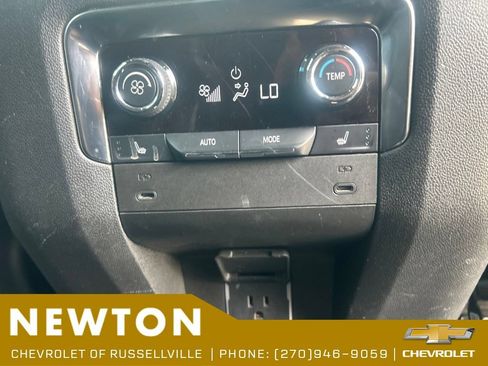 Used 2025 Chevrolet Suburban Z71 w/ Comfort Package AWD/4WD image 33