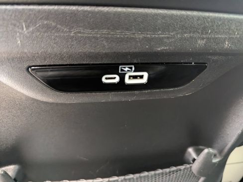 Used 2023 Chrysler Pacifica Touring-L FWD image 37