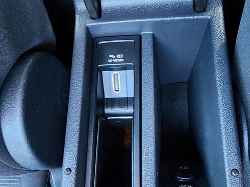 Used 2015 Volkswagen Tiguan S FWD image 22