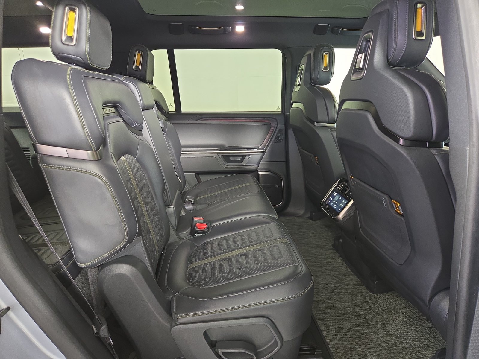 Used 2025 Rivian R1S Adventure Dual AWD/4WD image 23