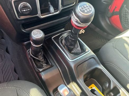 Used 2018 Jeep Wrangler Unlimited Sport image 27