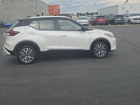 Used 2024 Nissan Kicks SV w/ Interior Electronics Package FWD image 10