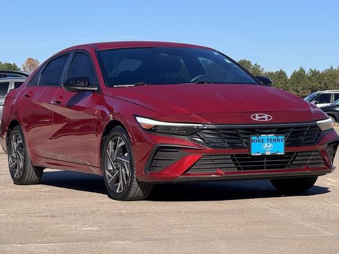 Certified 2025 Hyundai Elantra Sport image 8