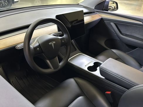 Used 2023 Tesla Model Y Long Range AWD/4WD image 12
