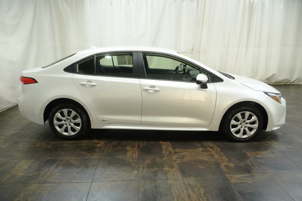 Used 2026 Toyota Corolla LE AWD/4WD image 4