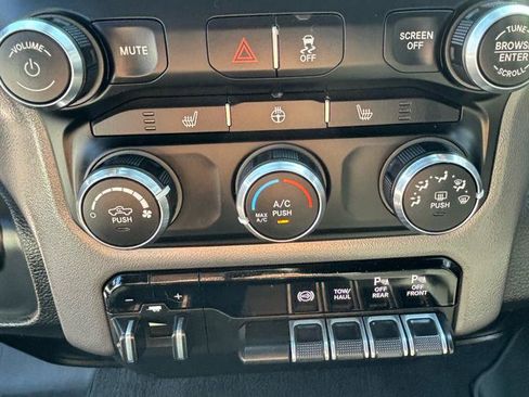 Used 2019 RAM 2500 Big Horn w/ Black Appearance Package AWD/4WD image 23
