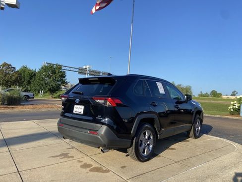 Used 2023 Toyota RAV4 LE AWD/4WD image 13
