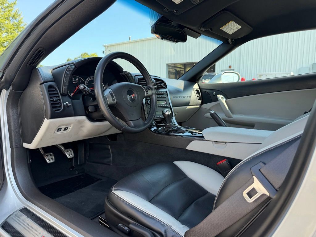 Used 2009 Chevrolet Corvette Z06 w/ Preferred Equipment Group RWD image 9