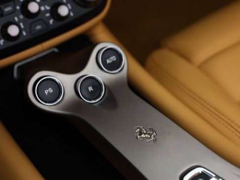 Used 2010 Ferrari California RWD image 23