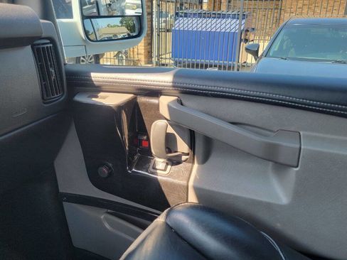 Used 2021 GMC Savana 2500 w/ Enhanced Convenience Package image 24