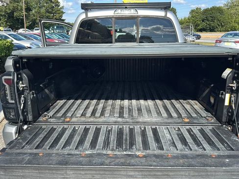 Used 2016 Toyota Tacoma TRD Sport w/ Towing Package AWD/4WD image 18